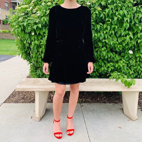 Line & Dot Velvet Long Sleeve Dress - Picture 2 of 5